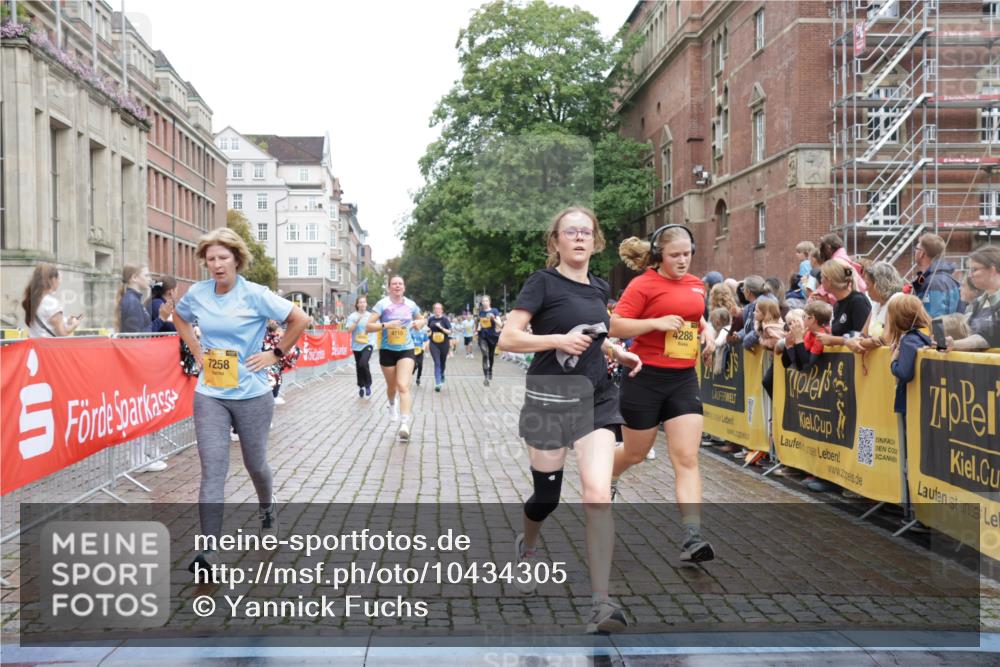 13.09.2026 - Kiel Lauf Yannick Fuchs http://msf.ph/oto/10434305 13.09.2026 09:48:01 Ziel 122, 218, 366, 1227, 1713, 2241, 2755, 3812, 4225, 4288, 4467, 4710, 5215, 6242, 6809, 6942, 7258, 9694, 10823, 12007, 12167, 12393, 390, 466, 591, 1743, 3192, 3373, 3629, 3735, 4011, 4103, 4365, 4400, 4460, 4479, 4480, 4952, 5517, 6072, 6078, 6639, 6696, 7767, 8096, 8503, 8540, 8777, 8833, 9528, 9634, 9697, 9936, 10789, 11396, 11654, 12099, 872, 1047, 1976, 2656, 2671, 2970, 4219, 5185, 5825, 6464, 7070, 7247, 7481, 8080, 9755, 10200 meine-sportfotos.de