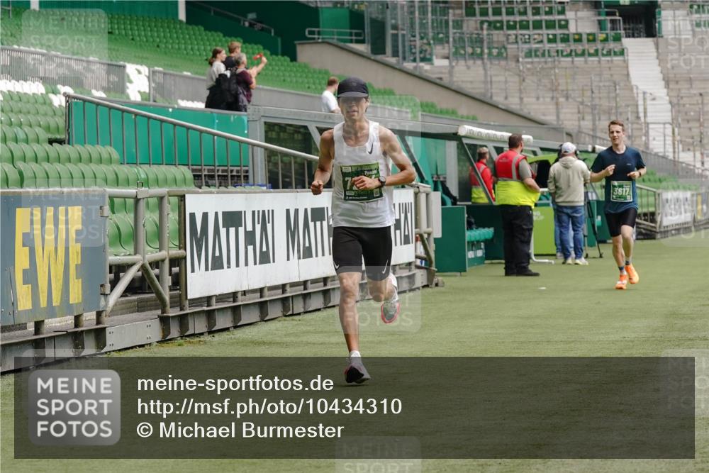 13.09.2026 - 21. swb-Marathon Bremen Michael Burmester http://msf.ph/oto/10434310 13.09.2026 12:36:03 Laufen im Stadion 250, 272, 365, 850, 1288, 1485, 1550, 1875, 1993, 4232, 7692, 7768, 8075, 13033, 417, 482, 668, 943, 1020, 1126, 1507, 1606, 1629, 2100, 7741, 8044 meine-sportfotos.de