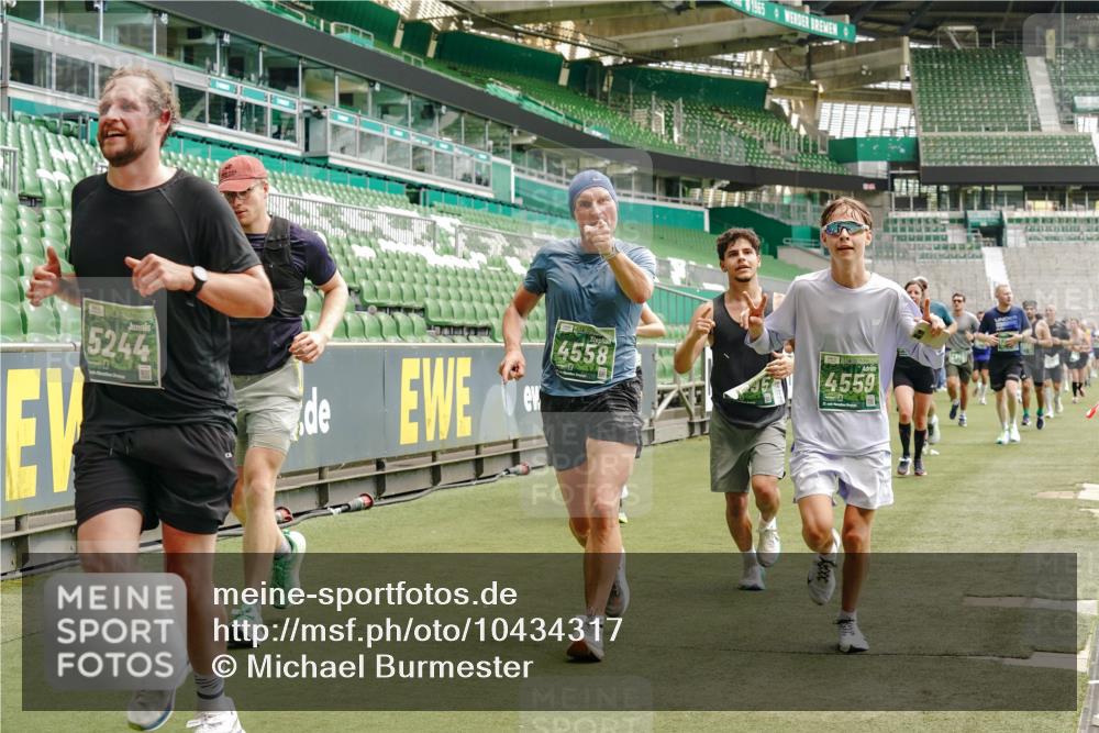 13.09.2026 - 21. swb-Marathon Bremen Michael Burmester http://msf.ph/oto/10434317 13.09.2026 13:05:09 Laufen im Stadion 178, 209, 210, 217, 244, 323, 394, 534, 536, 565, 647, 881, 891, 900, 1073, 1239, 1243, 1307, 1308, 1343, 1373, 1380, 1456, 1479, 1533, 1627, 1649, 1653, 1656, 1687, 1780, 1914, 1932, 1941, 2023, 2076, 2089, 2126, 2241, 2244, 2265, 2301, 2310, 2369, 2430, 2452, 2464, 2602, 2723, 2742, 2764, 2851, 2867, 2872, 2891, 2910, 2919, 2957, 2959, 2985, 3028, 3030, 3115, 3217, 3278, 3320, 3343, 3419, 3425, 3444, 3454, 3485, 3521, 3579, 3796, 3909, 242 meine-sportfotos.de