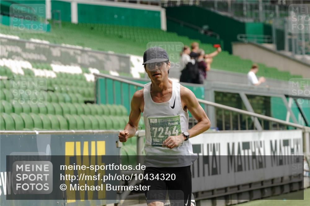 13.09.2026 - 21. swb-Marathon Bremen Michael Burmester http://msf.ph/oto/10434320 13.09.2026 12:36:04 Laufen im Stadion 365, 850, 1288, 1485, 1550, 1875, 1993, 4232, 7692, 7768, 8075, 13033, 417, 482, 668, 943, 1020, 1126, 1507, 1606, 1629, 2100, 7741, 8044 meine-sportfotos.de