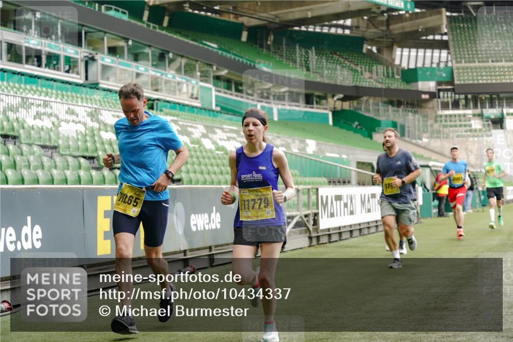 13.09.2026 - 21. swb-Marathon Bremen Michael Burmester http://msf.ph/oto/10434337 13.09.2026 10:24:53 Laufen im Stadion 10143, 10235, 10312, 10328, 10336, 10337, 10341, 10346, 10358, 10456, 10520, 10592, 10593, 10618, 10632, 10775, 10782, 10816, 10861, 10972, 10988, 11020, 11042, 11108, 11143, 11201, 11265, 11312, 11373, 11375, 11426, 11442, 11447, 11468, 11527, 11607, 11615, 11628, 11630, 11632, 11704, 11758, 11779, 11826, 11895, 11903, 11948, 12144, 12246, 12281, 12404, 12406, 12426, 12442, 12468, 12469, 12477, 12525, 13520, 13566, 13580, 13585, 13586 meine-sportfotos.de