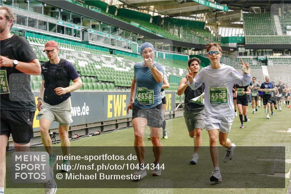 13.09.2026 - 21. swb-Marathon Bremen Michael Burmester http://msf.ph/oto/10434344 13.09.2026 13:05:09 Laufen im Stadion 178, 209, 210, 217, 244, 323, 394, 534, 536, 565, 647, 881, 891, 900, 1073, 1239, 1243, 1307, 1308, 1343, 1373, 1380, 1456, 1479, 1533, 1627, 1649, 1653, 1656, 1687, 1780, 1914, 1932, 1941, 2023, 2076, 2089, 2126, 2241, 2244, 2265, 2301, 2310, 2369, 2430, 2452, 2464, 2602, 2723, 2742, 2764, 2851, 2867, 2872, 2891, 2910, 2919, 2957, 2959, 2985, 3028, 3030, 3115, 3217, 3278, 3320, 3343, 3419, 3425, 3444, 3454, 3485, 3521, 3579, 3796, 3909, 242 meine-sportfotos.de