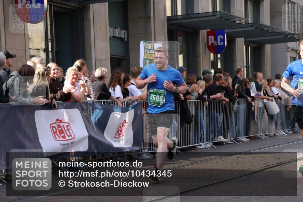 13.09.2026 - 21. swb-Marathon Bremen Strokosch-Dieckow http://msf.ph/oto/10434345 13.09.2026 13:13:14 Ziel 779, 2130, 2360, 2401, 2767, 2882, 3413, 6394, 6407, 7493, 7707, 8477, 8568, 8840, 8963, 9442, 13099, 280, 313, 621, 868, 987, 1207, 2442, 2498, 2559, 2801, 2858, 2962, 3566, 3625, 4582, 5345, 5379, 5769, 5965, 6038, 6349, 6394, 7874, 8197, 8291, 8419, 8464, 8798, 9092, 9217, 13140 meine-sportfotos.de