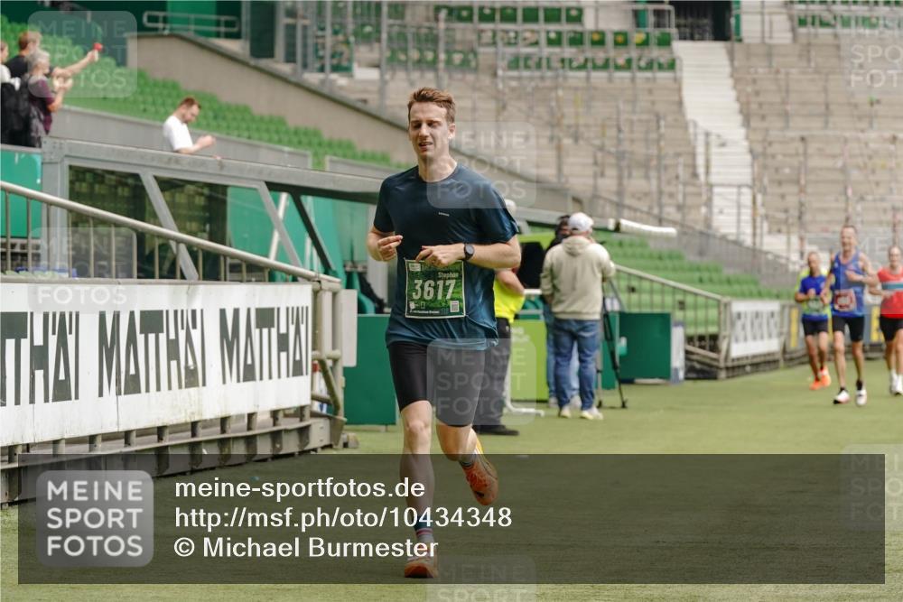 13.09.2026 - 21. swb-Marathon Bremen Michael Burmester http://msf.ph/oto/10434348 13.09.2026 12:36:07 Laufen im Stadion 365, 850, 1288, 1485, 1550, 1875, 1993, 4232, 7692, 7768, 8075, 13033, 417, 482, 668, 943, 1020, 1126, 1507, 1606, 1629, 2100, 7741, 8044 meine-sportfotos.de