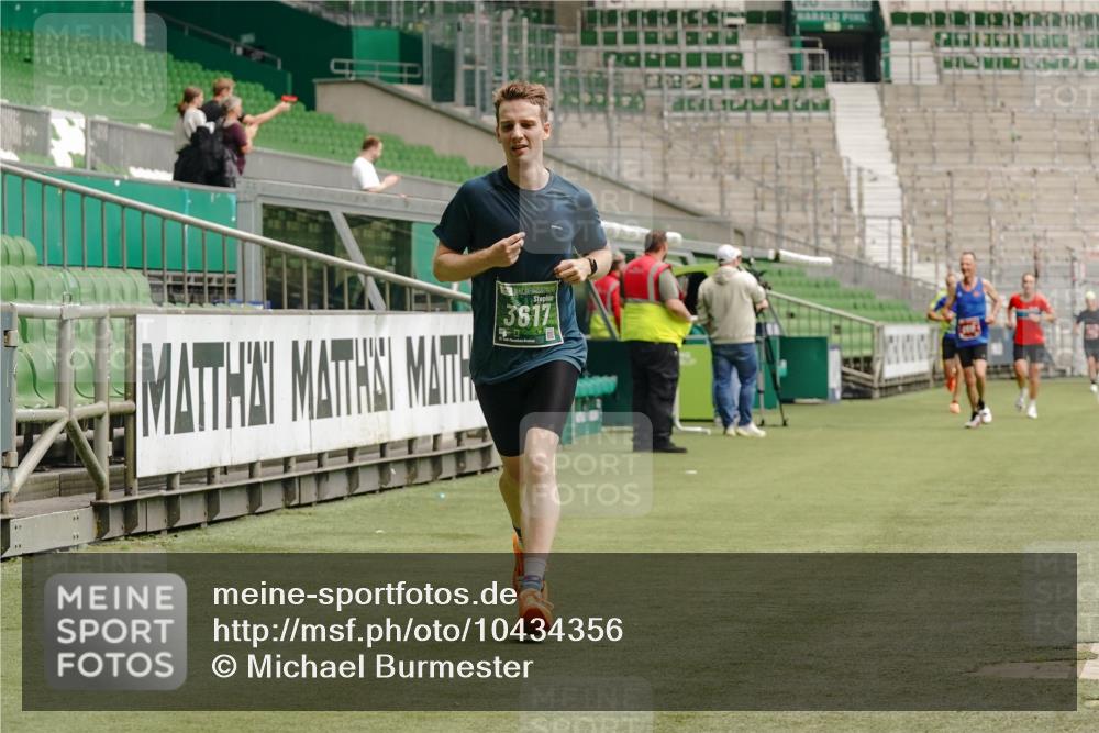 13.09.2026 - 21. swb-Marathon Bremen Michael Burmester http://msf.ph/oto/10434356 13.09.2026 12:36:07 Laufen im Stadion 365, 850, 1288, 1485, 1550, 1875, 1993, 4232, 7692, 7768, 8075, 13033, 417, 482, 668, 943, 1020, 1126, 1507, 1606, 1629, 2100, 7741, 8044 meine-sportfotos.de