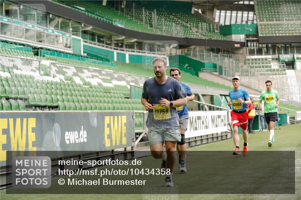 13.09.2026 - 21. swb-Marathon Bremen Michael Burmester http://msf.ph/oto/10434358 13.09.2026 10:24:55 Laufen im Stadion 10143, 10235, 10312, 10328, 10336, 10337, 10341, 10346, 10358, 10456, 10520, 10592, 10593, 10618, 10632, 10775, 10782, 10816, 10861, 10972, 10988, 11020, 11042, 11108, 11143, 11201, 11265, 11312, 11373, 11375, 11426, 11442, 11447, 11468, 11527, 11607, 11615, 11628, 11630, 11632, 11704, 11758, 11779, 11826, 11895, 11903, 11948, 12144, 12246, 12281, 12404, 12406, 12426, 12442, 12468, 12469, 12477, 12525, 13520, 13566, 13580, 13585, 13586 meine-sportfotos.de