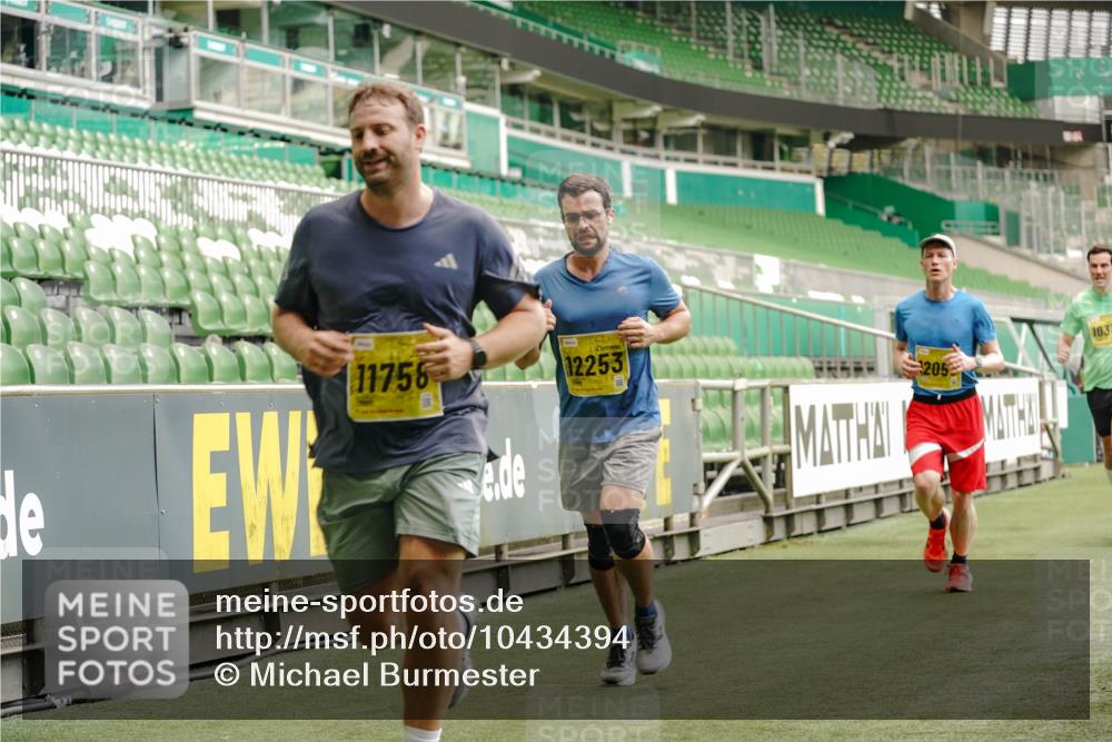 13.09.2026 - 21. swb-Marathon Bremen Michael Burmester http://msf.ph/oto/10434394 13.09.2026 10:24:56 Laufen im Stadion 10143, 10235, 10312, 10328, 10336, 10337, 10341, 10346, 10358, 10456, 10520, 10592, 10593, 10618, 10632, 10742, 10775, 10816, 10861, 10972, 10988, 11020, 11042, 11108, 11143, 11201, 11265, 11312, 11373, 11375, 11426, 11442, 11447, 11468, 11527, 11607, 11615, 11628, 11630, 11632, 11704, 11758, 11779, 11826, 11895, 11903, 11948, 12144, 12246, 12281, 12404, 12406, 12426, 12442, 12468, 12469, 12477, 12525, 13520, 13566, 13580, 13585, 13586 meine-sportfotos.de