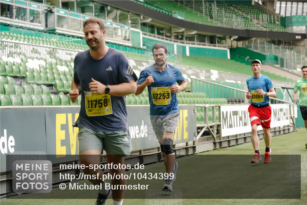13.09.2026 - 21. swb-Marathon Bremen Michael Burmester http://msf.ph/oto/10434399 13.09.2026 10:24:56 Laufen im Stadion 10143, 10235, 10312, 10328, 10336, 10337, 10341, 10346, 10358, 10456, 10520, 10592, 10593, 10618, 10632, 10742, 10775, 10816, 10861, 10972, 10988, 11020, 11042, 11108, 11143, 11201, 11265, 11312, 11373, 11375, 11426, 11442, 11447, 11468, 11527, 11607, 11615, 11628, 11630, 11632, 11704, 11758, 11779, 11826, 11895, 11903, 11948, 12144, 12246, 12281, 12404, 12406, 12426, 12442, 12468, 12469, 12477, 12525, 13520, 13566, 13580, 13585, 13586 meine-sportfotos.de