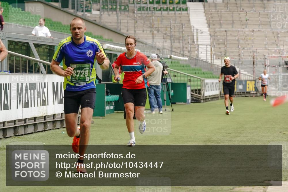 13.09.2026 - 21. swb-Marathon Bremen Michael Burmester http://msf.ph/oto/10434447 13.09.2026 12:36:20 Laufen im Stadion 365, 850, 1288, 1485, 1550, 1583, 1875, 1993, 2073, 3617, 4232, 7244, 7692, 7768, 8075, 13033, 482, 525, 668, 943, 1020, 1126, 1212, 1507, 1606, 1629, 2100, 5428, 7741, 8044 meine-sportfotos.de