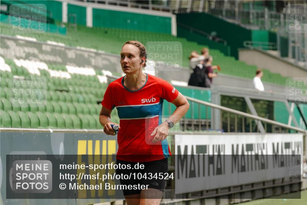13.09.2026 - 21. swb-Marathon Bremen Michael Burmester http://msf.ph/oto/10434524 13.09.2026 12:36:24 Laufen im Stadion 365, 850, 1288, 1485, 1550, 1583, 1875, 1993, 2073, 3617, 4232, 7244, 7692, 7768, 8075, 8729, 13033, 482, 525, 668, 943, 1020, 1126, 1212, 1507, 1606, 1629, 2072, 2100, 5428, 7741, 8044 meine-sportfotos.de