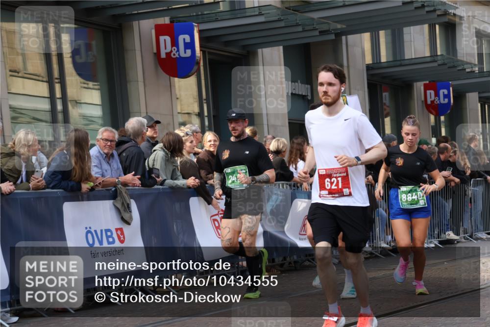 13.09.2026 - 21. swb-Marathon Bremen Strokosch-Dieckow http://msf.ph/oto/10434555 13.09.2026 13:13:21 Ziel 683, 779, 1704, 1707, 1937, 2360, 2401, 2767, 2882, 3413, 6407, 6451, 7493, 7707, 8477, 8568, 8840, 8963, 9442, 9884, 13099, 280, 313, 621, 868, 987, 1207, 2130, 2360, 2498, 2962, 3566, 3625, 4582, 5345, 5769, 6038, 6349, 6394, 7874, 8197, 8291, 8419, 8464, 9092, 9217 meine-sportfotos.de