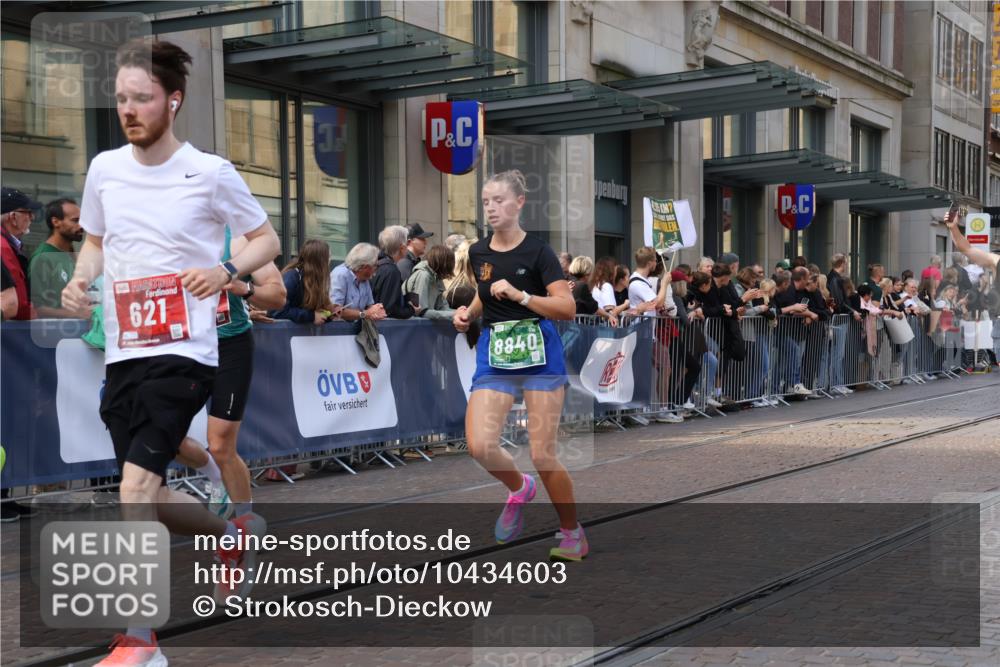 13.09.2026 - 21. swb-Marathon Bremen Strokosch-Dieckow http://msf.ph/oto/10434603 13.09.2026 13:13:22 Ziel 524, 683, 779, 1704, 1707, 1937, 2401, 2422, 2767, 2882, 3413, 5443, 6407, 6451, 7210, 7493, 7707, 8477, 8568, 8840, 8963, 9442, 9884, 13099, 280, 313, 621, 868, 987, 1207, 2130, 2360, 2498, 2962, 3566, 3625, 4582, 5345, 5769, 6038, 6349, 6394, 6407, 7874, 8197, 8291, 8419, 8464, 8568, 8963, 9092 meine-sportfotos.de