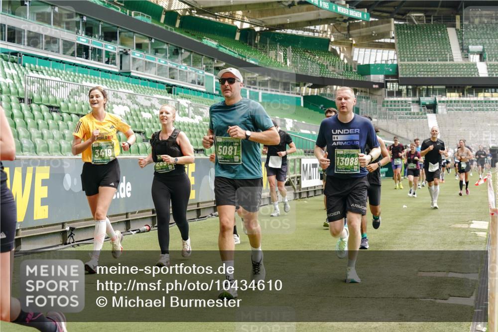 13.09.2026 - 21. swb-Marathon Bremen Michael Burmester http://msf.ph/oto/10434610 13.09.2026 13:05:14 Laufen im Stadion 178, 209, 210, 217, 244, 323, 394, 534, 536, 565, 647, 881, 891, 900, 1073, 1239, 1243, 1274, 1307, 1308, 1343, 1373, 1380, 1456, 1479, 1533, 1581, 1627, 1649, 1653, 1656, 1687, 1780, 1914, 1932, 1941, 2023, 2076, 2089, 2126, 2241, 2244, 2265, 2301, 2310, 2369, 2430, 2452, 2464, 2602, 2723, 2742, 2764, 2851, 2867, 2872, 2891, 2910, 2919, 2957, 2959, 2985, 3028, 3030, 3115, 3217, 3278, 3320, 3343, 3419, 3425, 3444, 3454, 3485, 3521, 3579, 3796, 3909, 242 meine-sportfotos.de