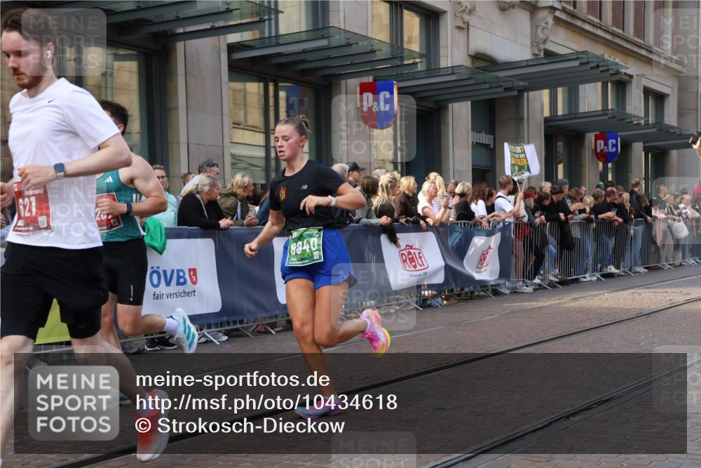13.09.2026 - 21. swb-Marathon Bremen Strokosch-Dieckow http://msf.ph/oto/10434618 13.09.2026 13:13:22 Ziel 524, 683, 779, 1704, 1707, 1937, 2401, 2422, 2767, 2882, 3413, 5443, 6407, 6451, 7210, 7493, 7707, 8477, 8568, 8840, 8963, 9442, 9884, 13099, 280, 313, 621, 868, 987, 1207, 2130, 2360, 2498, 2962, 3566, 3625, 4582, 5345, 5769, 6038, 6349, 6394, 6407, 7874, 8197, 8291, 8419, 8464, 8568, 8963, 9092 meine-sportfotos.de