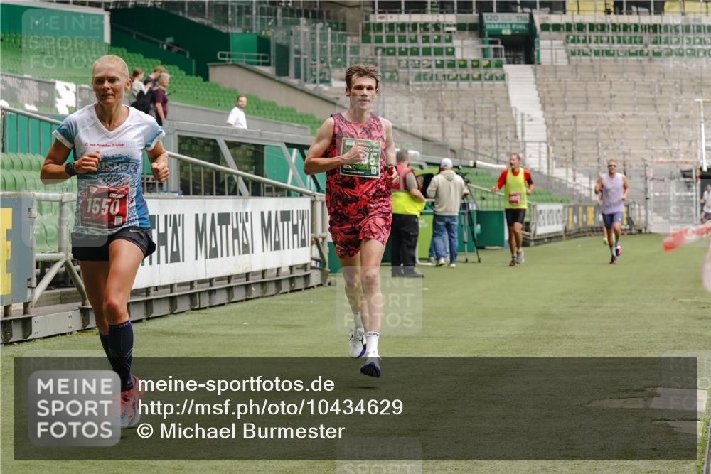 13.09.2026 - 21. swb-Marathon Bremen Michael Burmester http://msf.ph/oto/10434629 13.09.2026 12:36:45 Laufen im Stadion 365, 466, 658, 850, 1288, 1385, 1485, 1550, 1583, 1754, 1875, 1993, 2073, 2585, 3617, 4232, 7244, 7692, 7768, 8075, 8729, 13033, 299, 482, 525, 668, 919, 1212, 1606, 1629, 2072, 5428, 7741 meine-sportfotos.de
