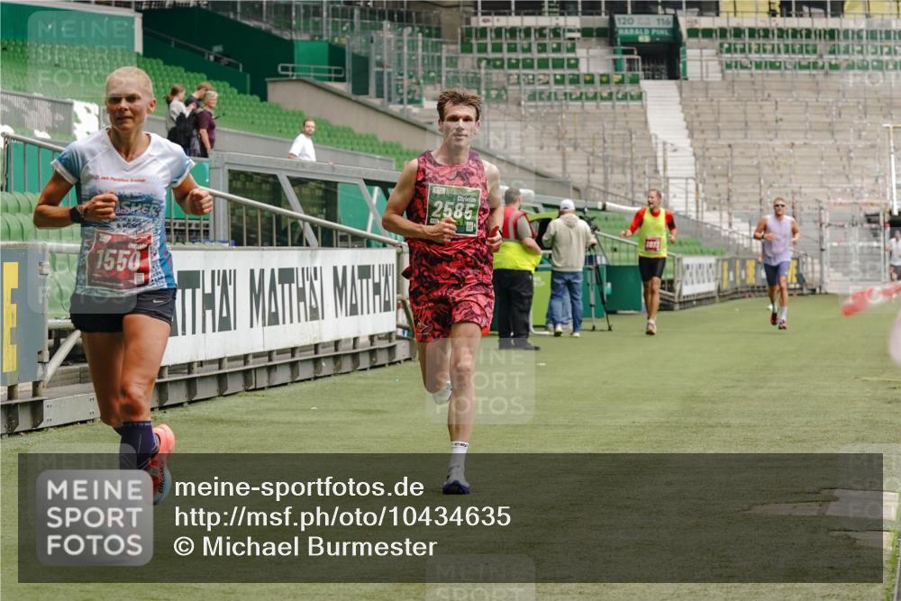 13.09.2026 - 21. swb-Marathon Bremen Michael Burmester http://msf.ph/oto/10434635 13.09.2026 12:36:45 Laufen im Stadion 365, 466, 658, 850, 1288, 1385, 1485, 1550, 1583, 1754, 1875, 1993, 2073, 2585, 3617, 4232, 7244, 7692, 7768, 8075, 8729, 13033, 299, 482, 525, 668, 919, 1212, 1606, 1629, 2072, 5428, 7741 meine-sportfotos.de