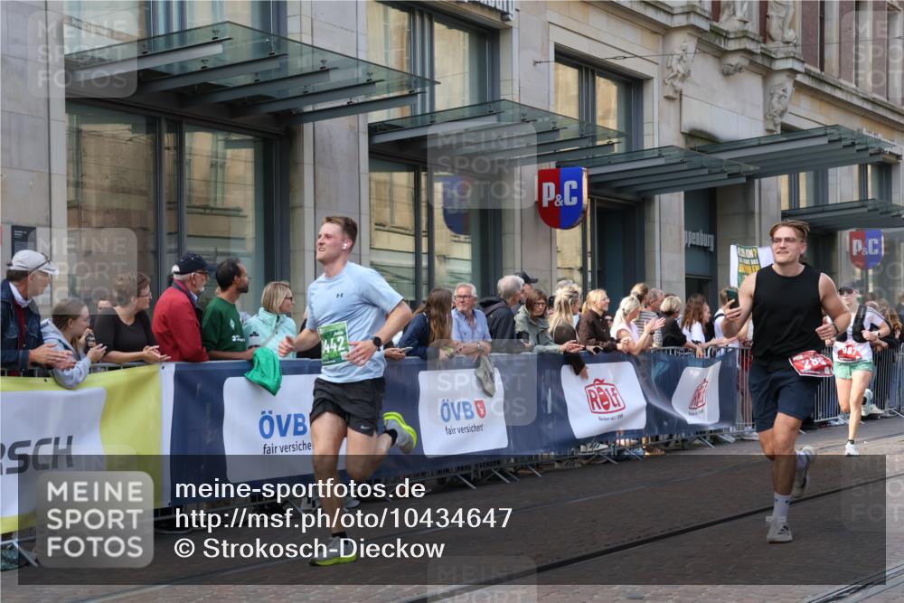 13.09.2026 - 21. swb-Marathon Bremen Strokosch-Dieckow http://msf.ph/oto/10434647 13.09.2026 13:13:24 Ziel 524, 683, 779, 1704, 1707, 1937, 2401, 2422, 2767, 2882, 3236, 3413, 5443, 6451, 7210, 7283, 7493, 7707, 8477, 8840, 9442, 9884, 13099, 280, 313, 621, 779, 987, 1207, 2130, 2360, 2498, 2962, 3566, 3625, 4582, 5345, 5769, 6038, 6394, 6407, 7874, 8197, 8291, 8464, 8477, 8568, 8963, 9092 meine-sportfotos.de