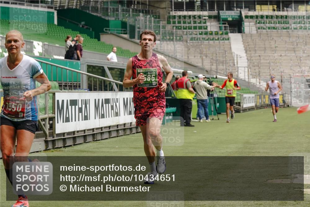 13.09.2026 - 21. swb-Marathon Bremen Michael Burmester http://msf.ph/oto/10434651 13.09.2026 12:36:45 Laufen im Stadion 365, 466, 658, 850, 1288, 1385, 1485, 1550, 1583, 1754, 1875, 1993, 2073, 2585, 3617, 4232, 7244, 7692, 7768, 8075, 8729, 13033, 299, 482, 525, 668, 919, 1212, 1606, 1629, 2072, 5428, 7741 meine-sportfotos.de