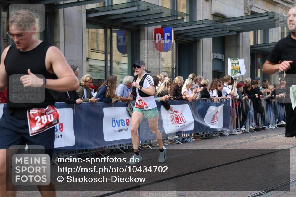 13.09.2026 - 21. swb-Marathon Bremen Strokosch-Dieckow http://msf.ph/oto/10434702 13.09.2026 13:13:26 Ziel 524, 670, 683, 1704, 1707, 1937, 2401, 2422, 2767, 2882, 3236, 3413, 5443, 6451, 7210, 7283, 7493, 7707, 8840, 9442, 9635, 9884, 13099, 280, 313, 621, 779, 987, 1207, 2130, 2360, 2498, 2882, 2962, 3566, 3625, 4582, 5345, 5769, 6038, 6394, 6407, 7874, 8197, 8291, 8464, 8477, 8568, 8963, 9092 meine-sportfotos.de