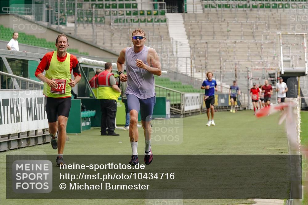 13.09.2026 - 21. swb-Marathon Bremen Michael Burmester http://msf.ph/oto/10434716 13.09.2026 12:36:53 Laufen im Stadion 365, 466, 658, 850, 1090, 1288, 1385, 1485, 1550, 1583, 1754, 1875, 1993, 2073, 2585, 3617, 4232, 7244, 7692, 7768, 8075, 8729, 13033, 299, 482, 525, 919, 1212, 1606, 1629, 2072, 5428, 7741 meine-sportfotos.de