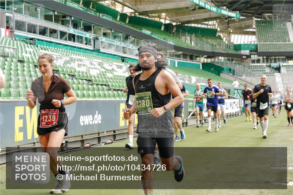 13.09.2026 - 21. swb-Marathon Bremen Michael Burmester http://msf.ph/oto/10434726 13.09.2026 13:05:16 Laufen im Stadion 178, 209, 210, 217, 244, 323, 394, 534, 536, 565, 647, 784, 881, 891, 900, 1073, 1239, 1243, 1274, 1307, 1308, 1343, 1373, 1380, 1456, 1479, 1533, 1581, 1627, 1653, 1656, 1687, 1780, 1914, 1932, 1941, 2023, 2076, 2089, 2126, 2241, 2244, 2265, 2301, 2310, 2369, 2430, 2452, 2464, 2602, 2723, 2742, 2764, 2851, 2867, 2872, 2891, 2910, 2919, 2957, 2959, 2985, 3028, 3030, 3115, 3217, 3278, 3320, 3343, 3419, 3425, 3444, 3454, 3485, 3521, 3796, 3909, 242 meine-sportfotos.de