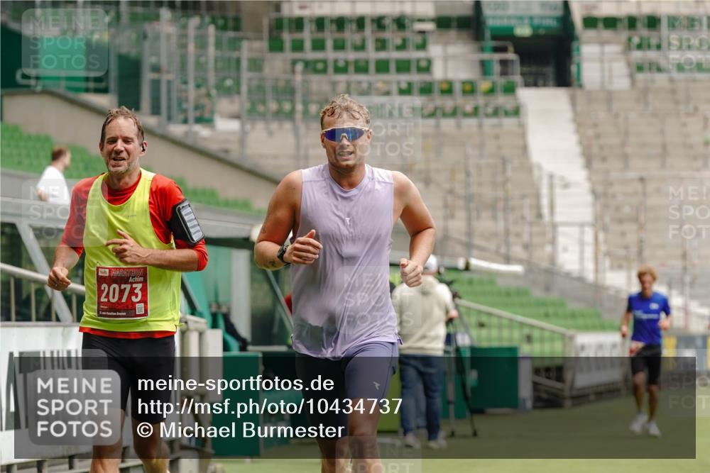 13.09.2026 - 21. swb-Marathon Bremen Michael Burmester http://msf.ph/oto/10434737 13.09.2026 12:36:54 Laufen im Stadion 365, 466, 658, 850, 1090, 1288, 1385, 1485, 1550, 1583, 1754, 1993, 2073, 2585, 3617, 4232, 7244, 7692, 7768, 8075, 8729, 13033, 299, 482, 525, 919, 1212, 1606, 1629, 2072, 5428, 7741 meine-sportfotos.de