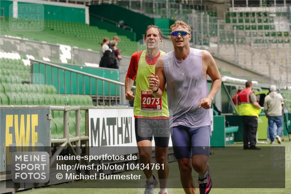 13.09.2026 - 21. swb-Marathon Bremen Michael Burmester http://msf.ph/oto/10434761 13.09.2026 12:36:55 Laufen im Stadion 365, 466, 658, 850, 1090, 1288, 1385, 1485, 1550, 1583, 1754, 1993, 2073, 2585, 3617, 4232, 7244, 7692, 7768, 8075, 8729, 13033, 299, 482, 525, 919, 1212, 1606, 1629, 2072, 5428, 7741 meine-sportfotos.de
