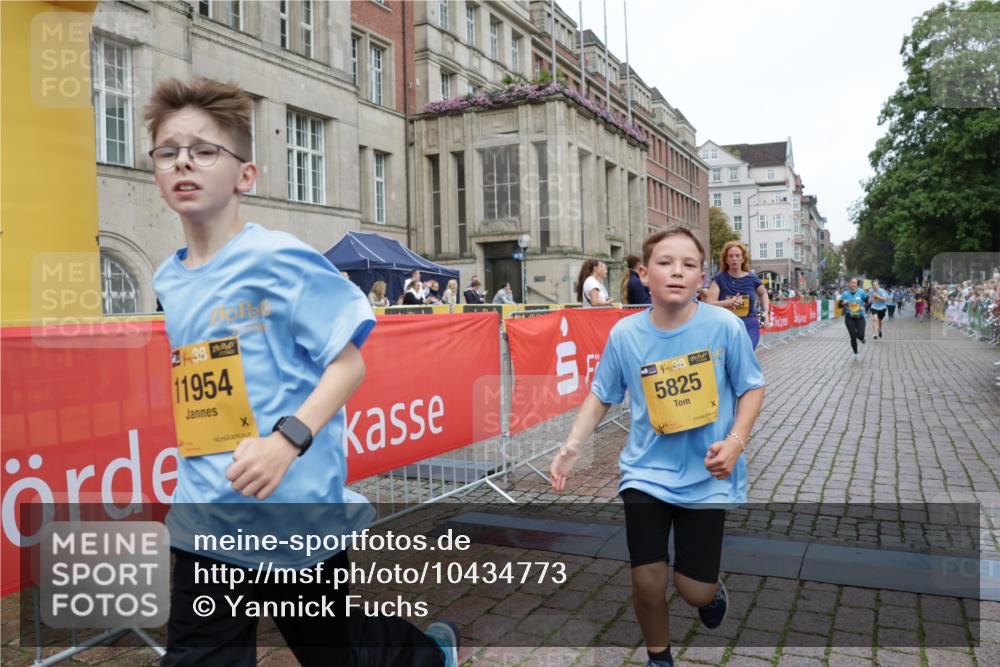 13.09.2026 - Kiel Lauf Yannick Fuchs http://msf.ph/oto/10434773 13.09.2026 09:48:22 Ziel 1047, 1493, 1976, 2656, 2671, 2970, 4350, 5185, 5518, 5825, 6464, 7247, 10200, 11954, 122, 218, 366, 872, 1227, 1713, 1743, 2241, 2755, 3735, 3812, 4219, 4225, 4288, 4365, 4460, 4467, 4710, 5215, 6242, 6809, 6942, 7070, 7258, 7481, 8080, 8096, 9694, 9755, 10823, 11396, 11654, 12007, 12167, 12393, 467, 1731, 2676, 2943, 3843, 6239, 7071, 7432, 7448, 8455, 10458, 10729, 11054, 11694, 390, 1743, 3735, 4103, 4365, 4400, 4460, 4952, 6078, 8096, 9697 meine-sportfotos.de