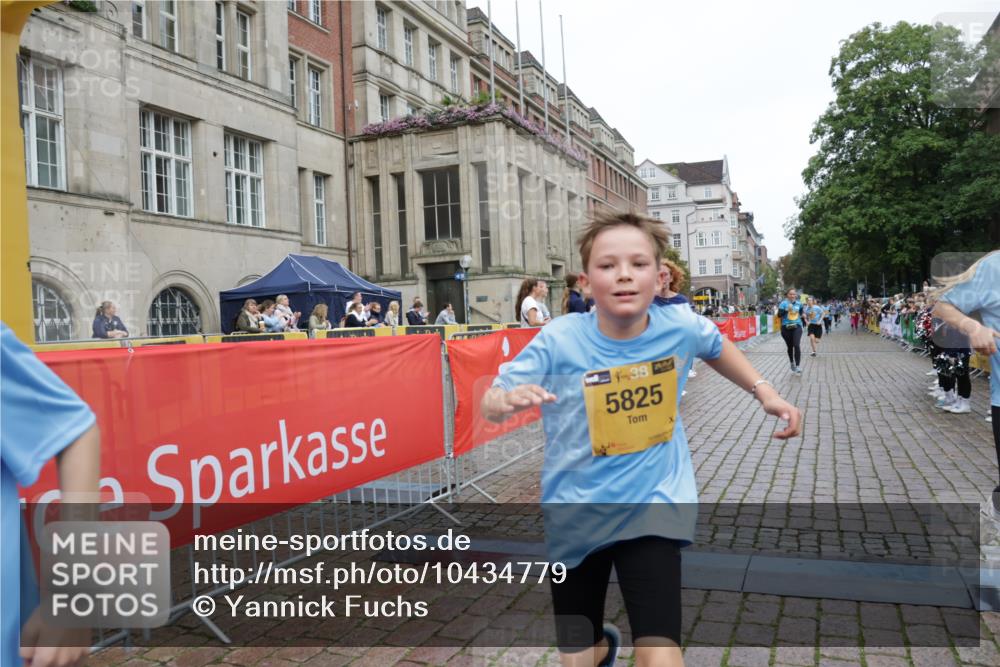 13.09.2026 - Kiel Lauf Yannick Fuchs http://msf.ph/oto/10434779 13.09.2026 09:48:22 Ziel 1047, 1493, 1976, 2656, 2671, 2970, 4350, 5185, 5518, 5825, 6464, 7247, 10200, 11954, 122, 218, 366, 872, 1227, 1713, 1743, 2241, 2755, 3735, 3812, 4219, 4225, 4288, 4365, 4460, 4467, 4710, 5215, 6242, 6809, 6942, 7070, 7258, 7481, 8080, 8096, 9694, 9755, 10823, 11396, 11654, 12007, 12167, 12393, 467, 1731, 2676, 2943, 3843, 6239, 7071, 7432, 7448, 8455, 10458, 10729, 11054, 11694, 390, 1743, 3735, 4103, 4365, 4400, 4460, 4952, 6078, 8096, 9697 meine-sportfotos.de
