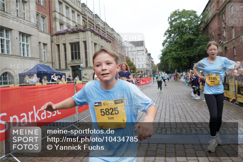 13.09.2026 - Kiel Lauf Yannick Fuchs http://msf.ph/oto/10434785 13.09.2026 09:48:22 Ziel 1047, 1493, 1976, 2656, 2671, 2970, 4350, 5185, 5518, 5825, 6464, 7247, 10200, 11954, 122, 218, 366, 872, 1227, 1713, 1743, 2241, 2755, 3735, 3812, 4219, 4225, 4288, 4365, 4460, 4467, 4710, 5215, 6242, 6809, 6942, 7070, 7258, 7481, 8080, 8096, 9694, 9755, 10823, 11396, 11654, 12007, 12167, 12393, 467, 1731, 2676, 2943, 3843, 6239, 7071, 7432, 7448, 8455, 10458, 10729, 11054, 11694, 390, 1743, 3735, 4103, 4365, 4400, 4460, 4952, 6078, 8096, 9697 meine-sportfotos.de