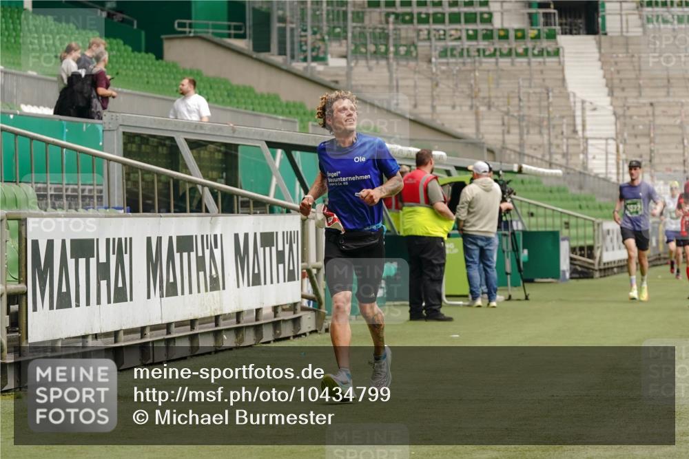 13.09.2026 - 21. swb-Marathon Bremen Michael Burmester http://msf.ph/oto/10434799 13.09.2026 12:37:05 Laufen im Stadion 365, 466, 658, 850, 1090, 1288, 1385, 1485, 1583, 1754, 1993, 2073, 2585, 3617, 7244, 7692, 7768, 8075, 8081, 8729, 13033, 299, 525, 919, 1212, 1606, 1629, 2072, 5428, 7741 meine-sportfotos.de