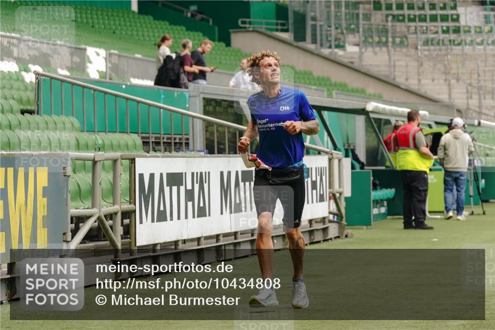 13.09.2026 - 21. swb-Marathon Bremen Michael Burmester http://msf.ph/oto/10434808 13.09.2026 12:37:06 Laufen im Stadion 365, 466, 658, 850, 1090, 1288, 1385, 1485, 1583, 1754, 1993, 2073, 2585, 3617, 7244, 7692, 7768, 8075, 8081, 8729, 13033, 299, 525, 919, 1089, 1212, 1606, 1629, 2072, 5428, 7741 meine-sportfotos.de