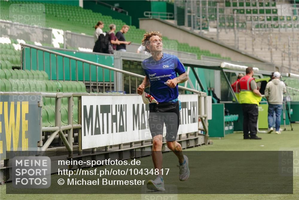 13.09.2026 - 21. swb-Marathon Bremen Michael Burmester http://msf.ph/oto/10434817 13.09.2026 12:37:06 Laufen im Stadion 365, 466, 658, 850, 1090, 1288, 1385, 1485, 1583, 1754, 1993, 2073, 2585, 3617, 7244, 7692, 7768, 8075, 8081, 8729, 13033, 299, 525, 919, 1089, 1212, 1606, 1629, 2072, 5428, 7741 meine-sportfotos.de