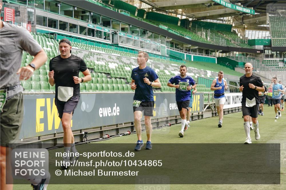 13.09.2026 - 21. swb-Marathon Bremen Michael Burmester http://msf.ph/oto/10434865 13.09.2026 13:05:18 Laufen im Stadion 178, 209, 217, 244, 323, 394, 534, 536, 565, 647, 784, 891, 900, 1073, 1239, 1243, 1274, 1307, 1308, 1343, 1373, 1380, 1456, 1479, 1533, 1581, 1627, 1653, 1656, 1687, 1780, 1914, 1932, 1941, 2023, 2076, 2089, 2126, 2241, 2244, 2265, 2301, 2310, 2369, 2393, 2430, 2452, 2464, 2602, 2723, 2742, 2764, 2851, 2867, 2872, 2891, 2910, 2919, 2957, 2959, 2985, 3028, 3030, 3115, 3217, 3278, 3320, 3343, 3419, 3425, 3444, 3454, 3485, 3521, 3796, 3909, 242 meine-sportfotos.de