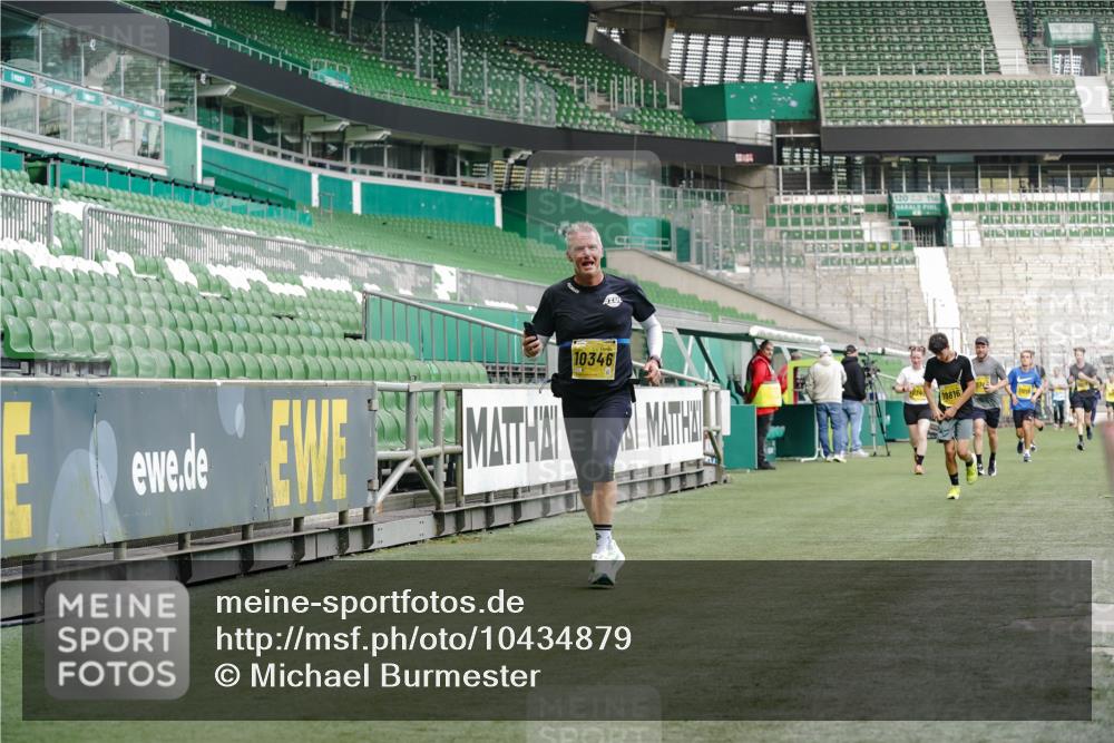 13.09.2026 - 21. swb-Marathon Bremen Michael Burmester http://msf.ph/oto/10434879 13.09.2026 10:25:22 Laufen im Stadion 10143, 10228, 10312, 10328, 10336, 10337, 10342, 10346, 10358, 10398, 10454, 10456, 10593, 10618, 10632, 10742, 10775, 10806, 10816, 10861, 10972, 10987, 10988, 11019, 11020, 11042, 11088, 11108, 11143, 11187, 11201, 11265, 11312, 11375, 11442, 11447, 11468, 11527, 11607, 11615, 11628, 11630, 11632, 11704, 11758, 11779, 11826, 11895, 11948, 12246, 12281, 12406, 12426, 12442, 12468, 12469, 12477, 12525, 13520, 13585, 13586 meine-sportfotos.de