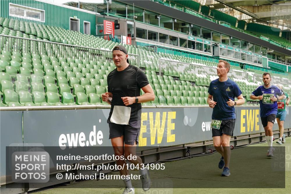 13.09.2026 - 21. swb-Marathon Bremen Michael Burmester http://msf.ph/oto/10434905 13.09.2026 13:05:19 Laufen im Stadion 178, 209, 217, 244, 323, 394, 534, 536, 565, 647, 784, 891, 900, 1073, 1239, 1243, 1274, 1307, 1308, 1343, 1373, 1380, 1456, 1479, 1533, 1581, 1627, 1653, 1656, 1687, 1780, 1914, 1932, 1941, 2023, 2076, 2089, 2126, 2241, 2244, 2265, 2301, 2310, 2355, 2369, 2393, 2430, 2452, 2464, 2602, 2723, 2742, 2764, 2851, 2867, 2872, 2891, 2910, 2919, 2957, 2959, 2985, 3028, 3030, 3115, 3217, 3278, 3320, 3343, 3419, 3425, 3444, 3454, 3485, 3521, 3796, 3909, 242 meine-sportfotos.de