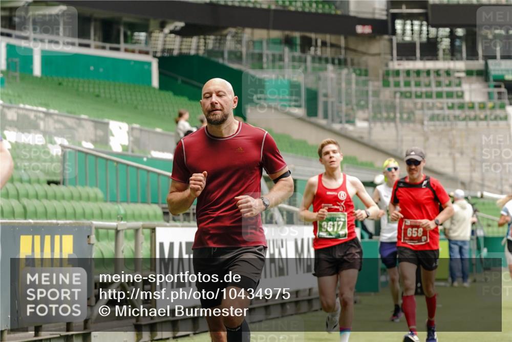 13.09.2026 - 21. swb-Marathon Bremen Michael Burmester http://msf.ph/oto/10434975 13.09.2026 12:37:16 Laufen im Stadion 365, 466, 658, 850, 895, 1090, 1288, 1385, 1485, 1583, 1604, 1754, 1993, 2073, 2585, 2670, 3617, 7244, 7768, 8075, 8081, 8729, 13033, 250, 272, 299, 525, 919, 1089, 1212, 1606, 2072, 5428, 7741 meine-sportfotos.de