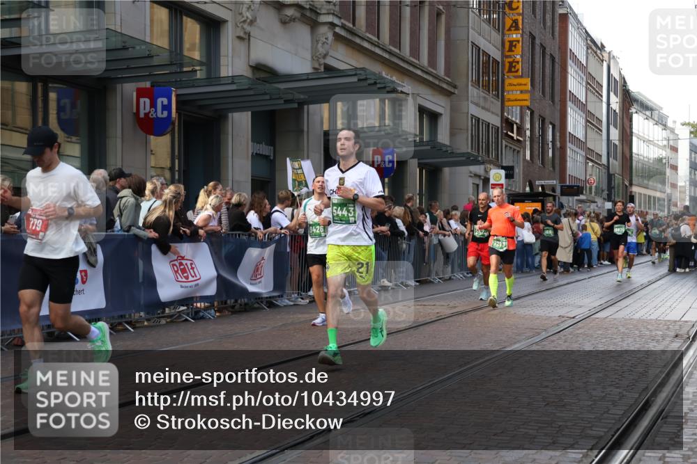 13.09.2026 - 21. swb-Marathon Bremen Strokosch-Dieckow http://msf.ph/oto/10434997 13.09.2026 13:13:36 Ziel 524, 670, 683, 1433, 1613, 1704, 1707, 1937, 2422, 2701, 2824, 3236, 3413, 5443, 5593, 5610, 6451, 7210, 7283, 7435, 7707, 8118, 8886, 9426, 9635, 9884, 10105, 13099, 280, 779, 2130, 2360, 2401, 2767, 2882, 2962, 3566, 6038, 6394, 6407, 7493, 8197, 8477, 8568, 8840, 8963, 9442, 13099 meine-sportfotos.de