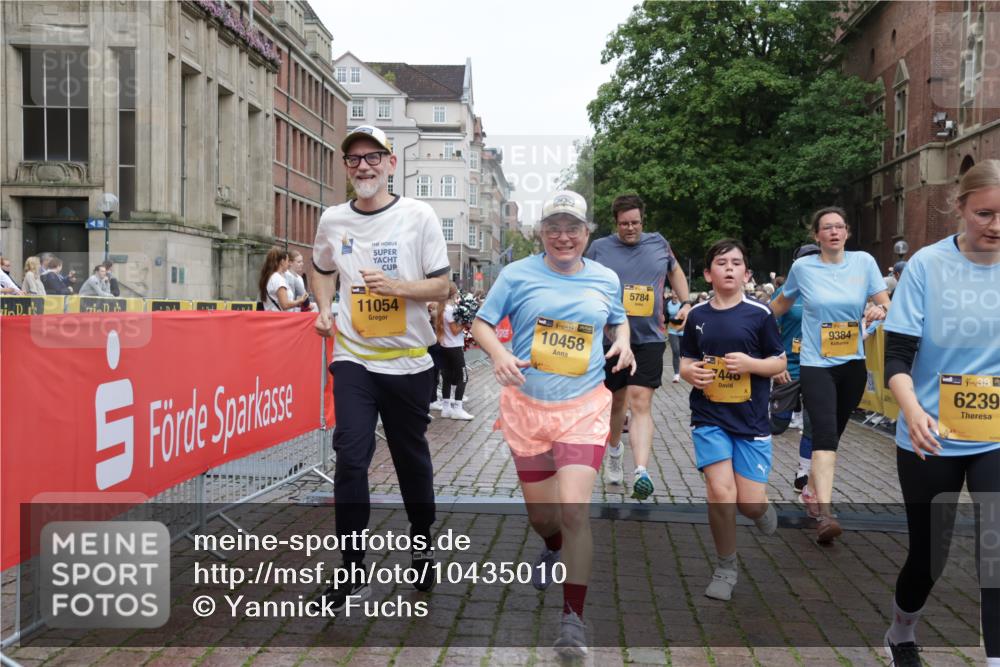 13.09.2026 - Kiel Lauf Yannick Fuchs http://msf.ph/oto/10435010 13.09.2026 09:48:46 Ziel 467, 1547, 2047, 2663, 2676, 2852, 2921, 3509, 3843, 5784, 6239, 7071, 7432, 7448, 9209, 9382, 9384, 10458, 10729, 10961, 11054, 11184, 11694, 1047, 1493, 1731, 1976, 2656, 2671, 2943, 2970, 4219, 4350, 5185, 5518, 5825, 6464, 7247, 8455, 9755, 10200, 11954, 830, 3418, 3550, 4961, 6065, 6278, 6362, 6593, 8844, 9058, 9219, 9691, 10092, 11294, 11322, 11411, 12614, 872, 1227, 2970, 4219, 4467, 7070, 7481 meine-sportfotos.de