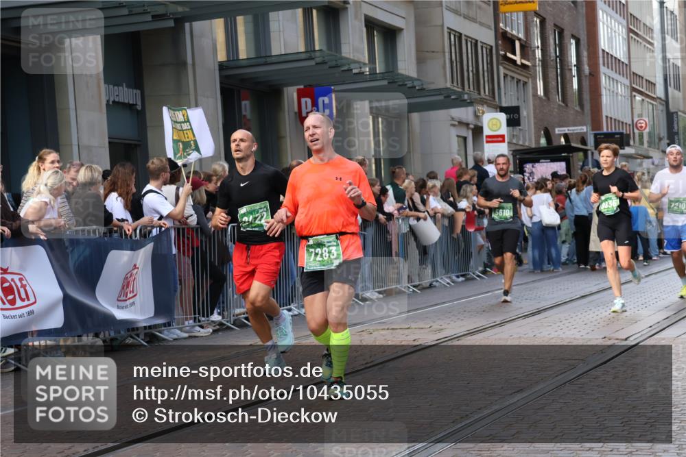 13.09.2026 - 21. swb-Marathon Bremen Strokosch-Dieckow http://msf.ph/oto/10435055 13.09.2026 13:13:38 Ziel 524, 670, 683, 1433, 1613, 1704, 1707, 1937, 2422, 2701, 2824, 3236, 3413, 5443, 5593, 5610, 6145, 6451, 7029, 7210, 7283, 7435, 7707, 7963, 8118, 8886, 9426, 9635, 9884, 10105, 779, 2130, 2360, 2401, 2767, 2882, 3413, 6038, 6394, 6407, 7493, 8477, 8568, 8840, 8963, 9442, 13099 meine-sportfotos.de