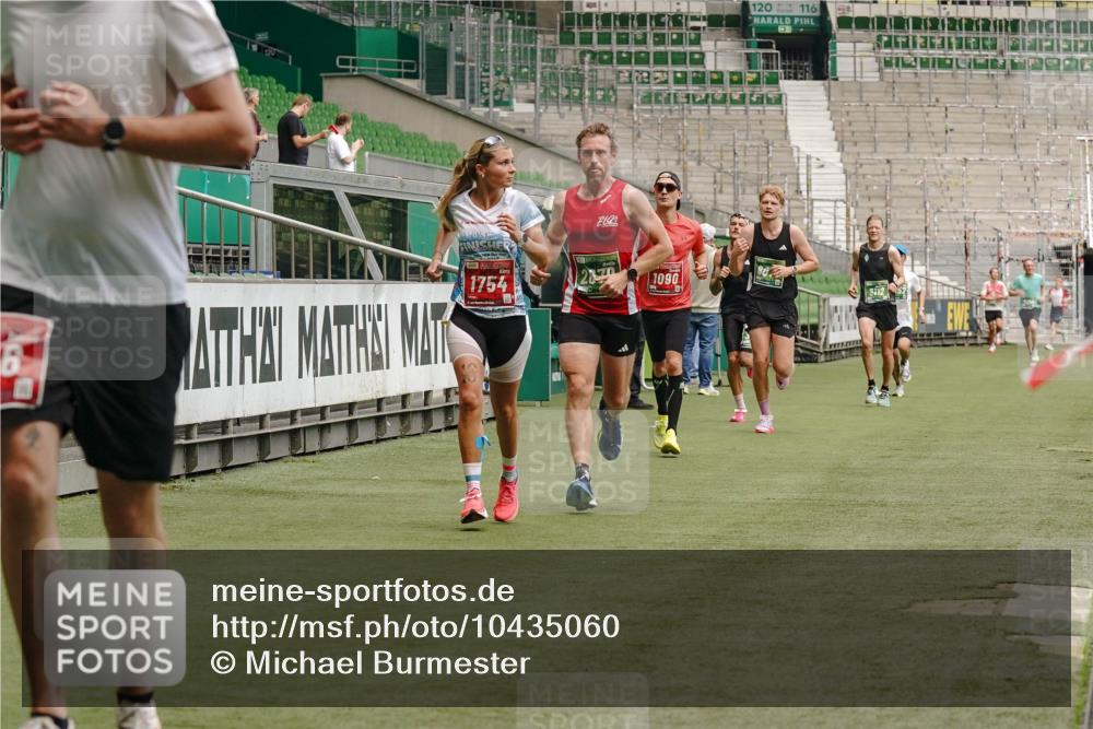 13.09.2026 - 21. swb-Marathon Bremen Michael Burmester http://msf.ph/oto/10435060 13.09.2026 12:37:22 Laufen im Stadion 365, 466, 658, 850, 895, 1090, 1118, 1288, 1385, 1485, 1583, 1604, 1754, 1993, 2073, 2585, 2670, 3617, 7244, 7768, 8075, 8081, 8729, 9522, 13033, 250, 272, 299, 525, 919, 1089, 1212, 2072, 5428, 7741 meine-sportfotos.de