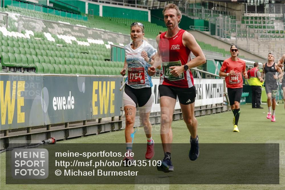 13.09.2026 - 21. swb-Marathon Bremen Michael Burmester http://msf.ph/oto/10435109 13.09.2026 12:37:25 Laufen im Stadion 346, 365, 466, 658, 850, 895, 1090, 1118, 1288, 1385, 1485, 1583, 1604, 1754, 2073, 2585, 2670, 3617, 7244, 7650, 7768, 8075, 8081, 8729, 9522, 9617, 13033, 250, 272, 299, 525, 919, 1089, 1212, 2072, 5428, 7741 meine-sportfotos.de
