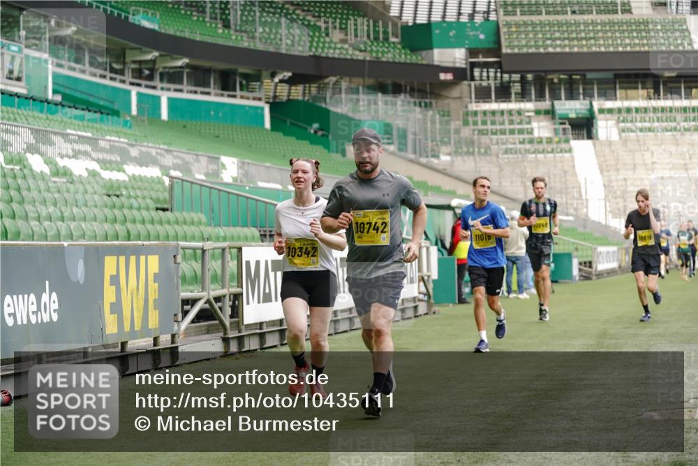 13.09.2026 - 21. swb-Marathon Bremen Michael Burmester http://msf.ph/oto/10435111 13.09.2026 10:25:30 Laufen im Stadion 10143, 10228, 10312, 10328, 10336, 10337, 10342, 10346, 10358, 10398, 10447, 10454, 10456, 10593, 10618, 10632, 10735, 10742, 10775, 10806, 10816, 10861, 10866, 10972, 10987, 10988, 11015, 11019, 11020, 11088, 11108, 11143, 11155, 11187, 11199, 11209, 11232, 11265, 11312, 11375, 11442, 11447, 11468, 11527, 11607, 11615, 11630, 11632, 11704, 11758, 11779, 11826, 11895, 11948, 12246, 12281, 12406, 12426, 12442, 12468, 12525, 13520, 13585, 13586 meine-sportfotos.de