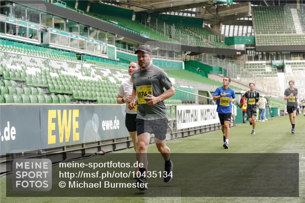 13.09.2026 - 21. swb-Marathon Bremen Michael Burmester http://msf.ph/oto/10435134 13.09.2026 10:25:32 Laufen im Stadion 10143, 10228, 10312, 10328, 10336, 10337, 10342, 10346, 10358, 10398, 10447, 10454, 10456, 10593, 10618, 10632, 10735, 10742, 10775, 10806, 10816, 10861, 10866, 10972, 10987, 10988, 11015, 11019, 11020, 11088, 11108, 11143, 11155, 11187, 11199, 11209, 11232, 11265, 11312, 11375, 11442, 11447, 11468, 11527, 11607, 11615, 11630, 11632, 11704, 11758, 11779, 11826, 11895, 11948, 12246, 12281, 12406, 12426, 12442, 12525, 13520, 13585, 13586 meine-sportfotos.de