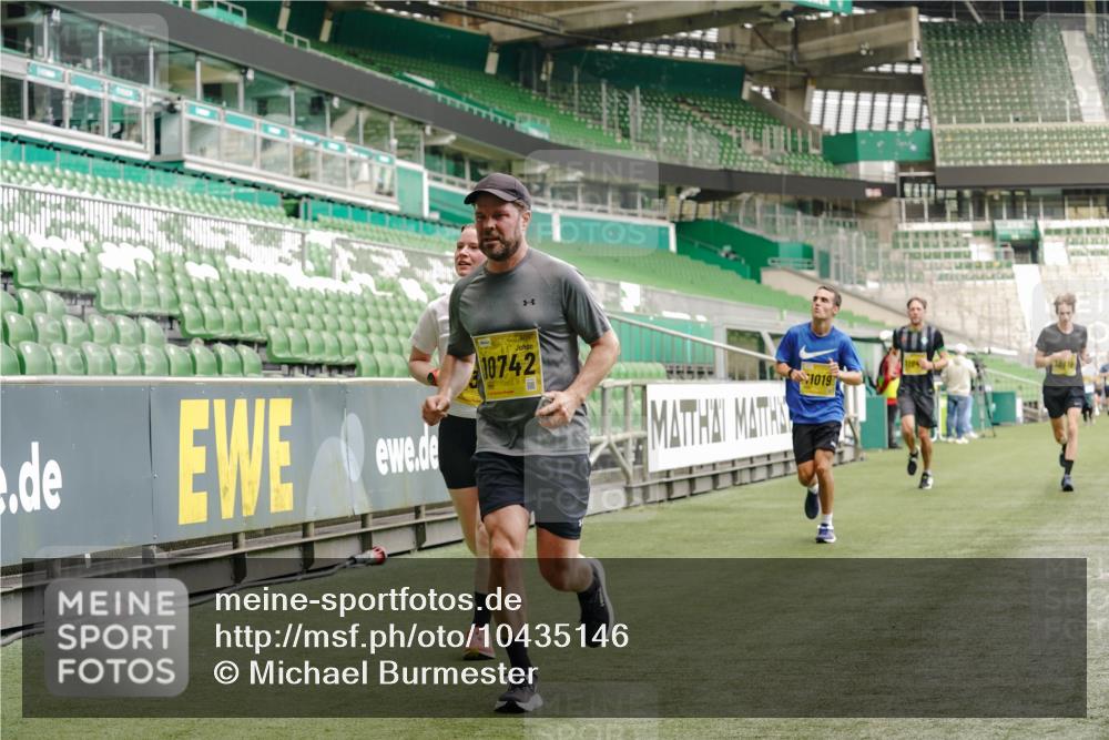 13.09.2026 - 21. swb-Marathon Bremen Michael Burmester http://msf.ph/oto/10435146 13.09.2026 10:25:32 Laufen im Stadion 10143, 10228, 10312, 10328, 10336, 10337, 10342, 10346, 10358, 10398, 10447, 10454, 10456, 10593, 10618, 10632, 10735, 10742, 10775, 10806, 10816, 10861, 10866, 10972, 10987, 10988, 11015, 11019, 11020, 11088, 11108, 11143, 11155, 11187, 11199, 11209, 11232, 11265, 11312, 11375, 11442, 11447, 11468, 11527, 11607, 11615, 11630, 11632, 11704, 11758, 11779, 11826, 11895, 11948, 12246, 12281, 12406, 12426, 12442, 12525, 13520, 13585, 13586 meine-sportfotos.de
