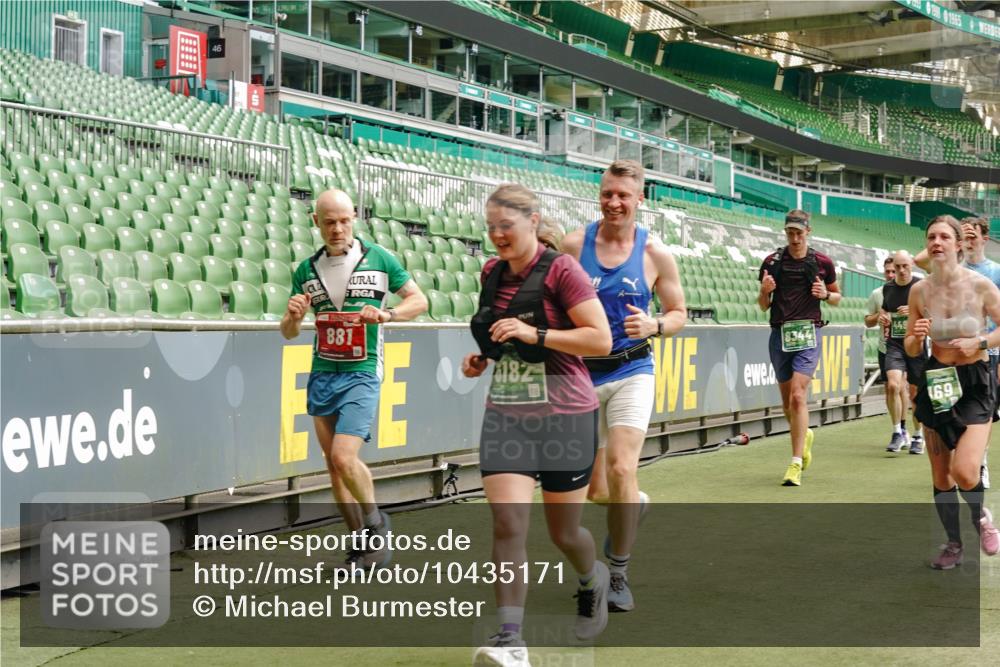 13.09.2026 - 21. swb-Marathon Bremen Michael Burmester http://msf.ph/oto/10435171 13.09.2026 13:05:22 Laufen im Stadion 178, 209, 217, 244, 323, 394, 430, 534, 536, 565, 647, 784, 891, 900, 1073, 1239, 1243, 1274, 1307, 1308, 1343, 1373, 1380, 1456, 1533, 1581, 1627, 1653, 1656, 1687, 1780, 1914, 1932, 1941, 2023, 2076, 2089, 2126, 2241, 2244, 2265, 2301, 2310, 2355, 2369, 2393, 2430, 2452, 2464, 2602, 2723, 2742, 2764, 2867, 2872, 2891, 2910, 2919, 2957, 2959, 2985, 3028, 3030, 3115, 3217, 3278, 3320, 3343, 3419, 3425, 3444, 3485, 3521, 3796, 3909, 242 meine-sportfotos.de