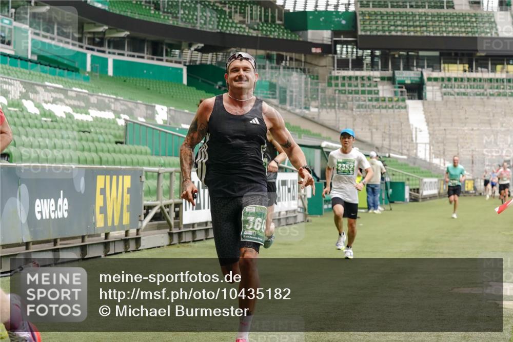 13.09.2026 - 21. swb-Marathon Bremen Michael Burmester http://msf.ph/oto/10435182 13.09.2026 12:37:30 Laufen im Stadion 346, 365, 466, 658, 850, 895, 1090, 1118, 1288, 1385, 1485, 1583, 1604, 1754, 2073, 2141, 2585, 2670, 3617, 7244, 7650, 7768, 8075, 8077, 8081, 8729, 9522, 9617, 250, 272, 299, 525, 919, 1089, 1212, 2072, 5428, 7741 meine-sportfotos.de
