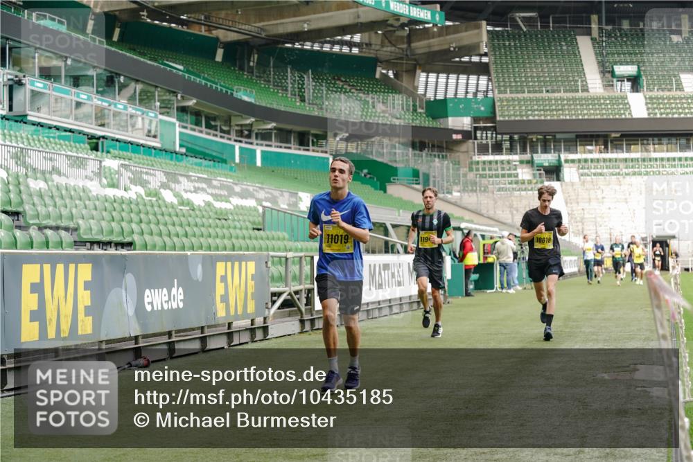 13.09.2026 - 21. swb-Marathon Bremen Michael Burmester http://msf.ph/oto/10435185 13.09.2026 10:25:34 Laufen im Stadion 10143, 10210, 10228, 10312, 10328, 10336, 10337, 10342, 10346, 10358, 10398, 10447, 10454, 10456, 10593, 10632, 10735, 10742, 10775, 10806, 10816, 10861, 10866, 10972, 10987, 10988, 11015, 11019, 11020, 11088, 11108, 11143, 11155, 11187, 11199, 11209, 11232, 11265, 11312, 11375, 11442, 11447, 11468, 11527, 11607, 11615, 11630, 11632, 11704, 11758, 11779, 11826, 11895, 11948, 12246, 12281, 12406, 12426, 12442, 12525, 13520, 13585 meine-sportfotos.de