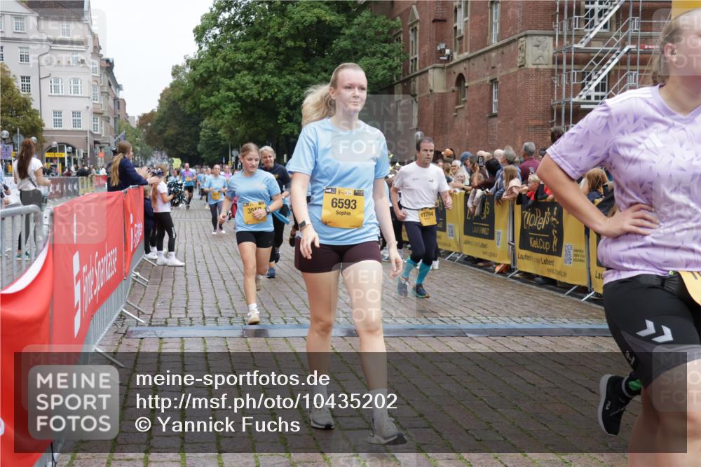 13.09.2026 - Kiel Lauf Yannick Fuchs http://msf.ph/oto/10435202 13.09.2026 09:49:01 Ziel 830, 3418, 3550, 4961, 6065, 6278, 6362, 6593, 8844, 9058, 9219, 9691, 10092, 11294, 11322, 11411, 12614, 467, 1493, 1547, 1731, 2047, 2663, 2676, 2852, 2921, 2943, 3509, 3843, 5784, 6239, 7071, 7432, 7448, 8455, 9209, 9382, 9384, 10458, 10729, 10961, 11054, 11184, 11694, 221, 784, 1559, 1561, 2115, 2592, 2626, 2731, 2867, 2919, 3094, 4173, 4333, 4364, 4962, 8617, 8681, 8869, 9001, 10150, 11190, 11989, 11990, 1493, 4350, 5185, 5518 meine-sportfotos.de