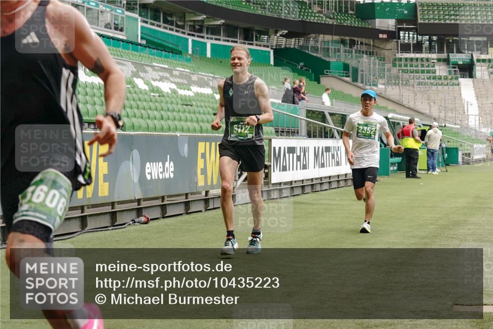 13.09.2026 - 21. swb-Marathon Bremen Michael Burmester http://msf.ph/oto/10435223 13.09.2026 12:37:31 Laufen im Stadion 346, 365, 466, 658, 850, 895, 1090, 1118, 1288, 1385, 1485, 1583, 1604, 1754, 2073, 2141, 2585, 2670, 3617, 7244, 7650, 7768, 8075, 8077, 8081, 8729, 9522, 9617, 250, 272, 299, 525, 919, 1089, 1212, 2072, 5428, 7741 meine-sportfotos.de